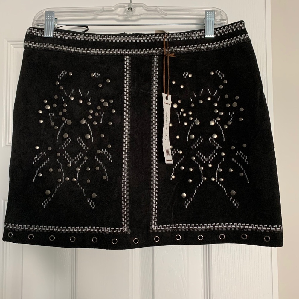 •NWT• Willow and Clay suede mini skirt